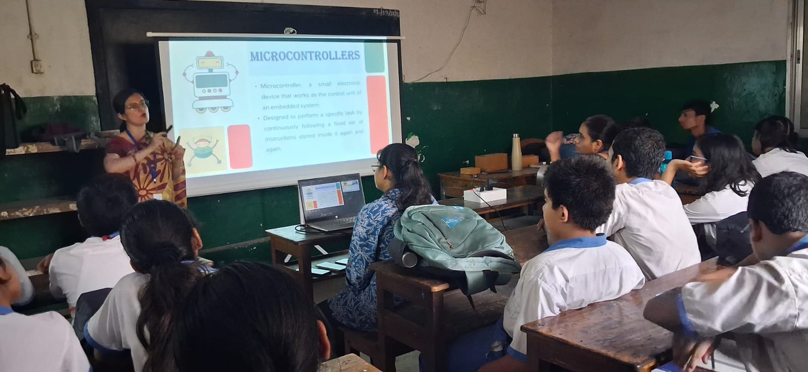 Instructor explaining microcontrollers during the ongoing school programme